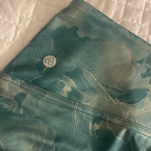 High Waist 7/8 Leggings
ZELLA - Picture 5 of 7